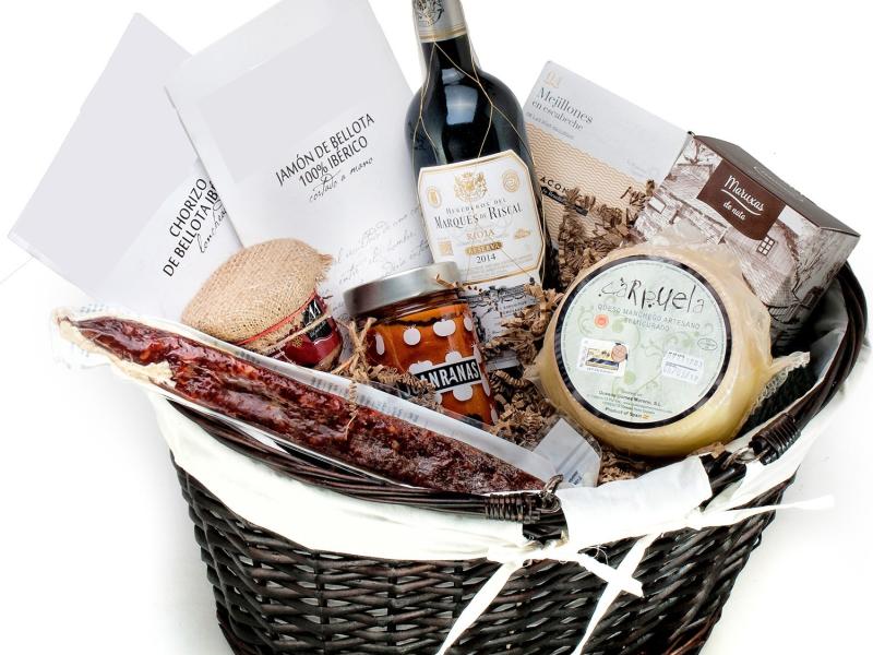 Cesta de Productos tradicionales  - Los Castillos Agroturismo - Casa Rural en Toledo